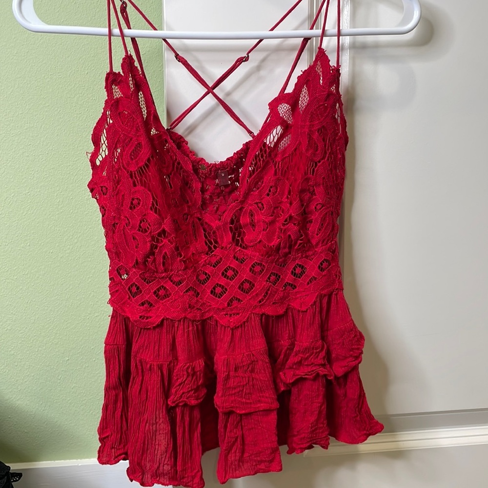 Red lace tank✨